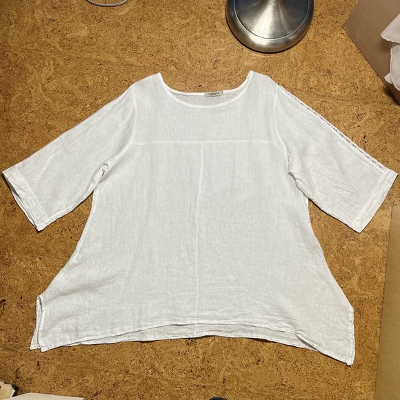 Valentina Naldi 100% Linen White Eyelet Crochet Sleeve Sharkbite Hem Top Sz 1X - Picture 9 of 14